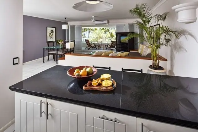 1 Bedroom Beach Front Apartment - Weekly Housekeeping