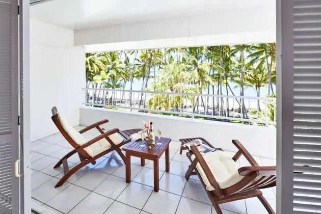 2 Bedroom Beach Front Apartment - Weekly Housekeeping