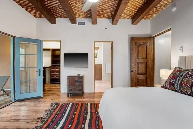 Ev (Alameda Escondido - Historic East Sid)