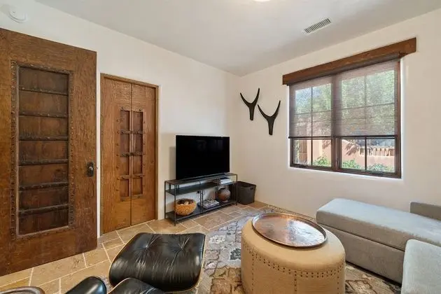 Ev (Alameda Escondido - Historic East Sid)