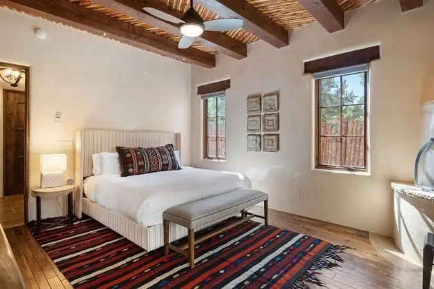 Ev (Alameda Escondido - Historic East Sid)