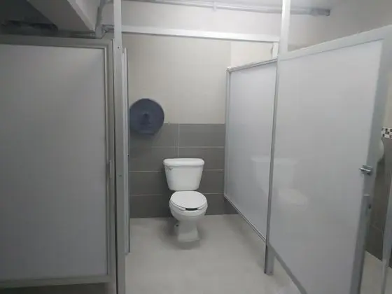 Dört Kişilik Oda, Ortak Banyo