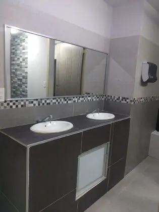 Dört Kişilik Oda, Ortak Banyo