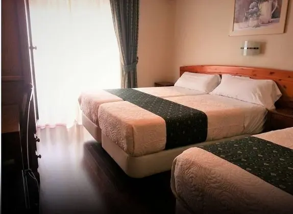 Üç Kişilik Oda