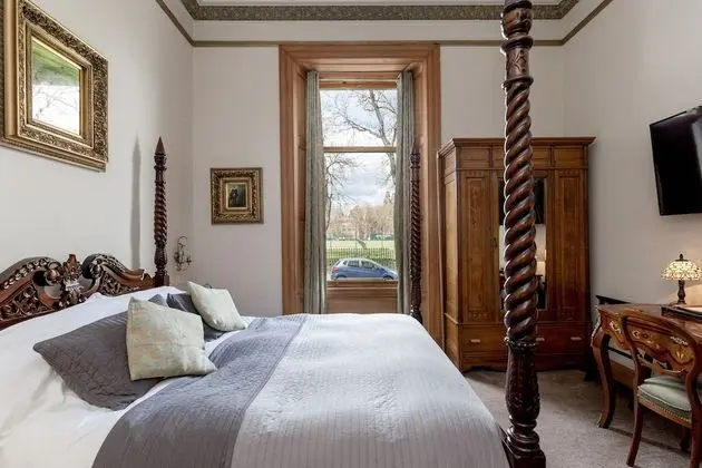 Superior Tek Büyük Yataklı Oda, Banyolu/Duşlu, Park Manzaralı (Room 1)