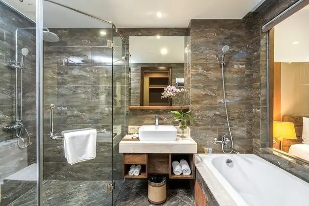 Deluxe Tek Büyük Yataklı Oda, Balkon, Koy Manzaralı