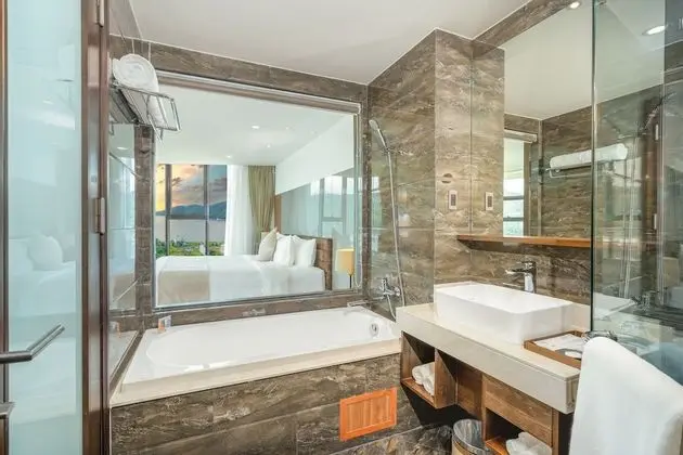 Deluxe Tek Büyük Yataklı Oda, Koy Manzaralı