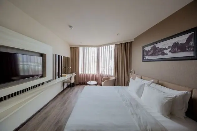 Deluxe Tek Büyük Yataklı Oda, Kısmi Deniz Manzaralı