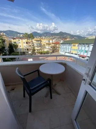 Üç Kişilik Oda, Şehir veya Dağ Manzaralı, Balkonlu