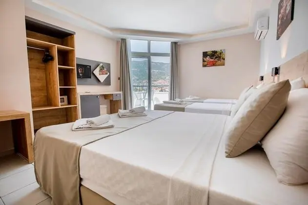 Triple, Şehir Manzaralı