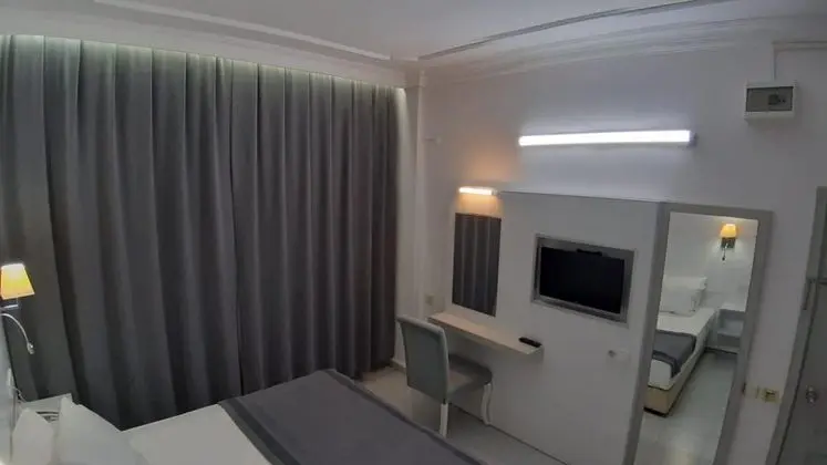 Triple Oda - Balkonlu, Kısmi Deniz Manzaralı