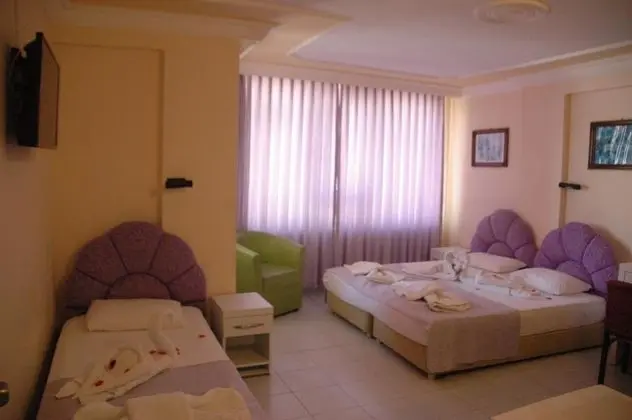 Triple Oda - Balkonlu, Kısmi Deniz Manzaralı