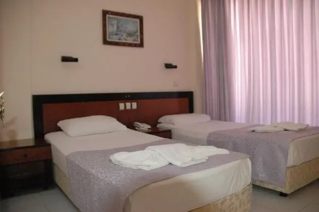 Triple Oda - Balkonlu, Kısmi Deniz Manzaralı