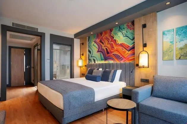 Standart Oda - Nehir ve Deniz Manzaralı