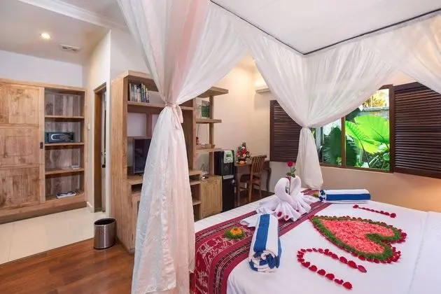 Deluxe Tek Büyük veya İki Ayrı Yataklı Oda, 1 Yatak Odası, Bahçe Manzaralı, Bahçeli