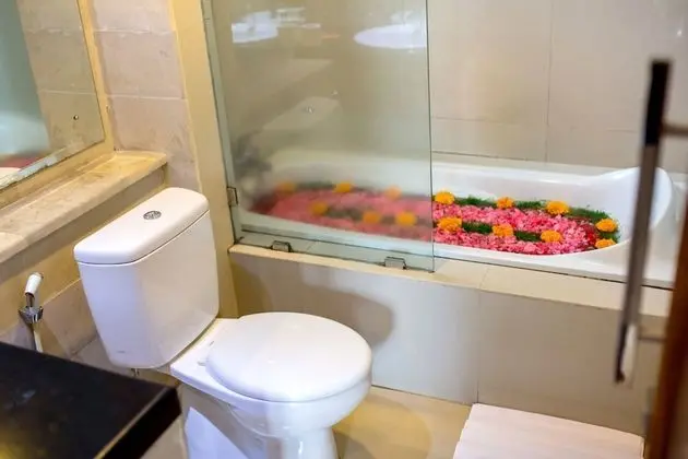 Deluxe Tek Büyük veya İki Ayrı Yataklı Oda, 1 Yatak Odası, Bahçe Manzaralı, Bahçeli