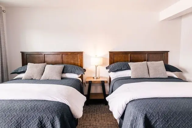 Double Queen Deluxe Suite