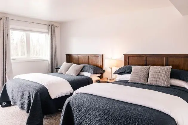 Double Queen Deluxe Suite