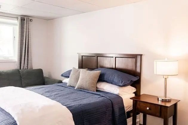 Single Queen Junior Suite