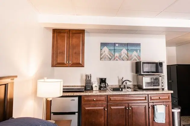 Single Queen Junior Suite