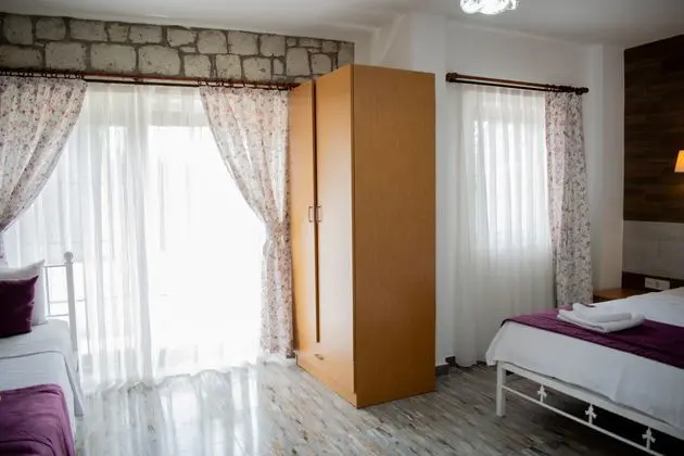 Standard Triple Havuz Manzaralı Oda