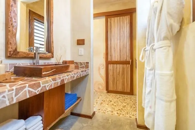 Deluxe Süit, Balkon, Kısmi Deniz Manzarası