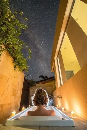 Luxury Stüdyo, 1 Yatak Odası, Sıcak Su Küveti (Gold King Spa Bath Room)