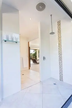 Luxury Stüdyo, 1 Yatak Odası, Sıcak Su Küveti (Gold King Spa Bath Room)