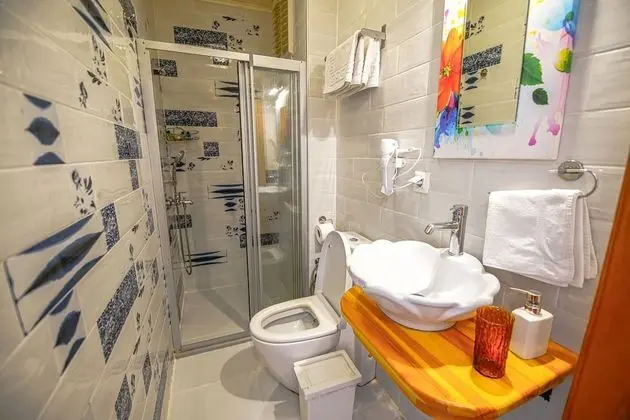 Comfort Room, City View