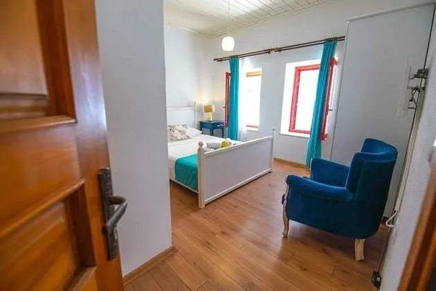 Comfort Room, Courtyard View
