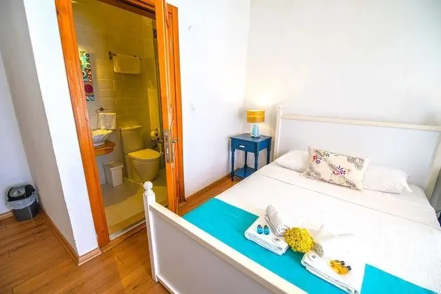 Comfort Room, Courtyard View