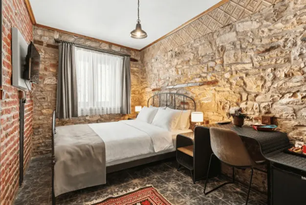 Taş Oda, Sokak Manzaralı, Giriş Katı