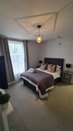 Tek Büyük Yataklı Oda, Banyolu/Duşlu