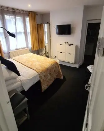 Tek Büyük Yataklı Oda, Banyolu/Duşlu