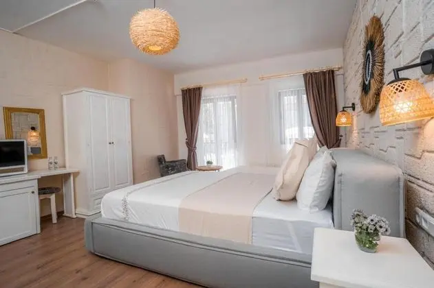 Suite, Sokak Manzaralı, Fransız Balkonlu