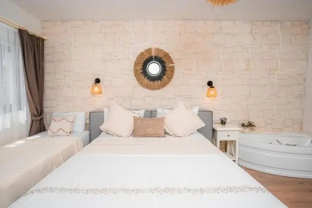 Suite, Sokak Manzaralı, Fransız Balkonlu