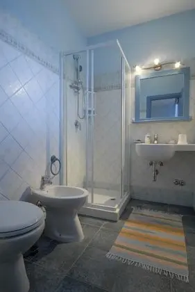 Tek Büyük veya İki Ayrı Yataklı Oda, Banyolu/Duşlu