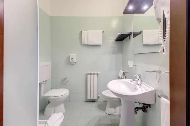 Büyük Yataklı Tek Kişilik Oda