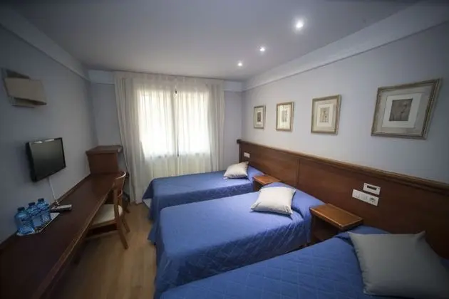 Üç Kişilik Oda