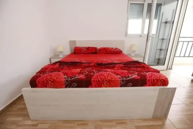 Apart Daire, 1 Büyük (Queen) Boy Yatak ve Çekyat