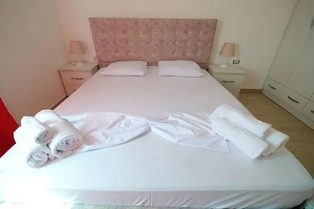 Apart Daire, 1 Büyük (Queen) Boy Yatak ve Çekyat