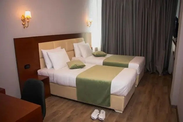 Comfort Tek Büyük veya İki Ayrı Yataklı Oda