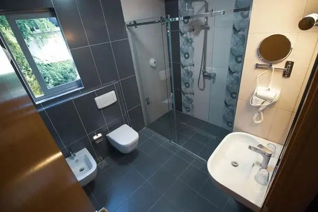 Comfort Tek Büyük veya İki Ayrı Yataklı Oda