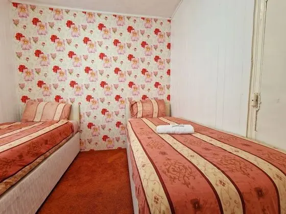 Comfort Dört Kişilik Oda, Banyolu/Duşlu (Jack and Jill style )