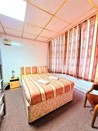 Standard Dört Kişilik Oda, Banyolu/Duşlu
