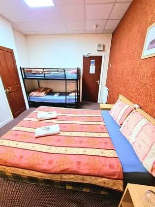 Standard Dört Kişilik Oda, Banyolu/Duşlu