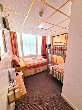 Standard Dört Kişilik Oda, Banyolu/Duşlu