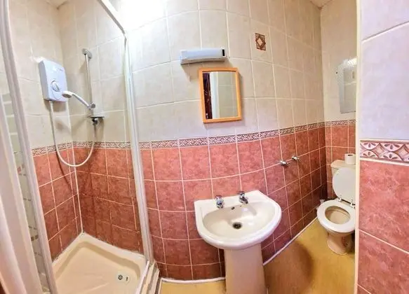 Standard Dört Kişilik Oda, Banyolu/Duşlu