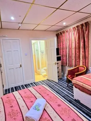 Standard Tek Büyük veya İki Ayrı Yataklı Oda, Banyolu/Duşlu