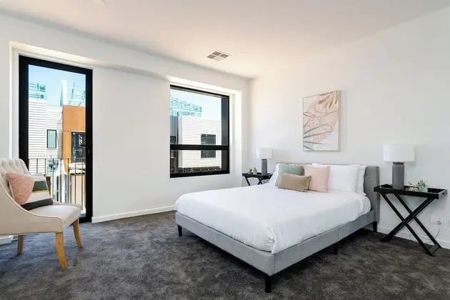 Two Bed Two Bath Apartment With Parking